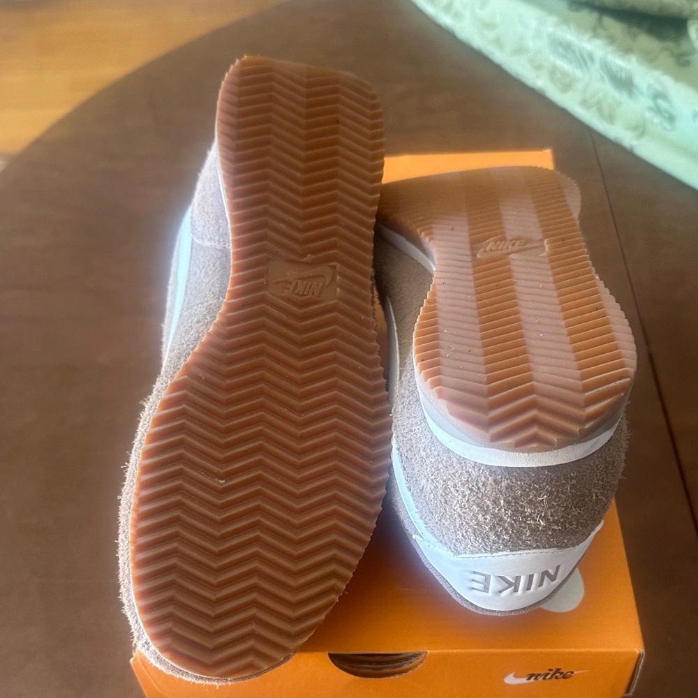 Nike Women’s Cortez Vintage style, tan suede white leather trim.  New in Box. - Picture 5 of 6
